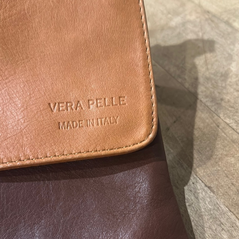 Vera Pelle Two-Tone Leather Messenger Bag - Picture 2 of 8